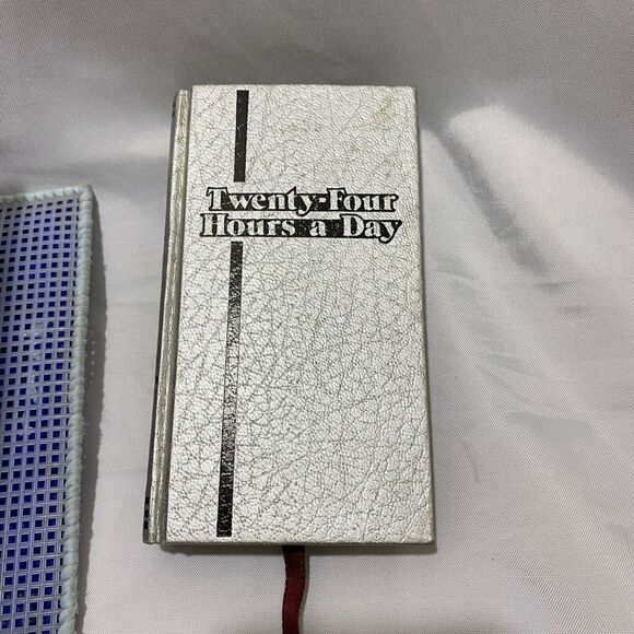 Twenty-Four Hours a Day Hazelden 25th Anniversary Edition 1979 Rare Hardcover - Picture 5 of 11